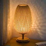 Candeeiro de Mesa de Bambu