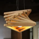 Lustre Triangular de Madeira - Imagem 6