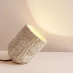 Abajur UpLight Acabamento Pedra Natural 2024/2025