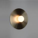 Arandela disco dourado e bola vidro