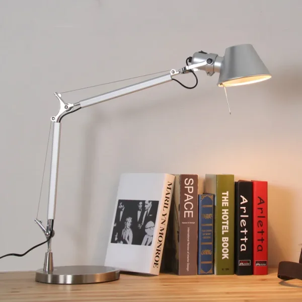 Luminária De Mesa Retrô Articulada Réplica Design Italiano