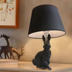 Abajur Escultura De Coelho Branco ou Preto Com Cúpula Tecido Liso - Imagem 2