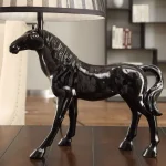 Abajur Preto Escultura Cavalo e Tecido Redondo Plissado - Imagem 2
