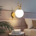 Arandela Alumínio Dourado ou Preto Com Esfera Vidro Branco - Imagem 2