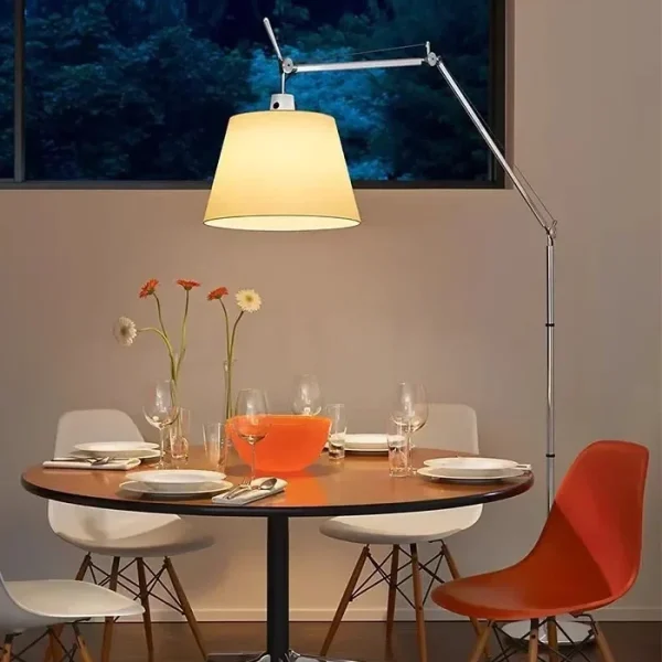 Luminária Chão Articulado Cromada e Cúpula Tecido Branca