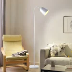 Luminária Chão Ferro Branco ou Preto Ajustável Luz LED - Imagem 3