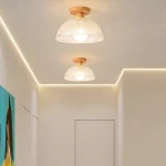 Luminária De Sobrepor Redonda De Vidro e Base Textura Madeira - Imagem 4